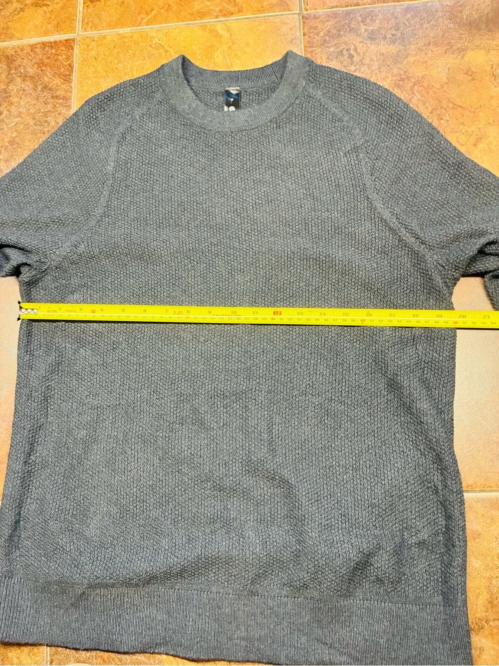 lululemon athletica Men's Green Crewneck Sweater - Picture 4 of 5